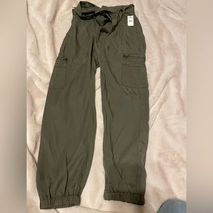 NWT Express High Rise Cargo like dress pants XS with belt olive colored